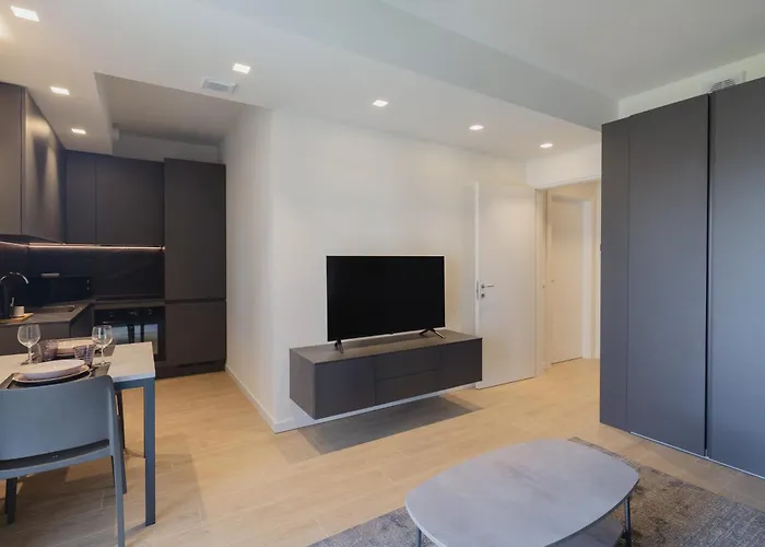Gohost - Modern And Bright Apartments With Terrace And Balcony