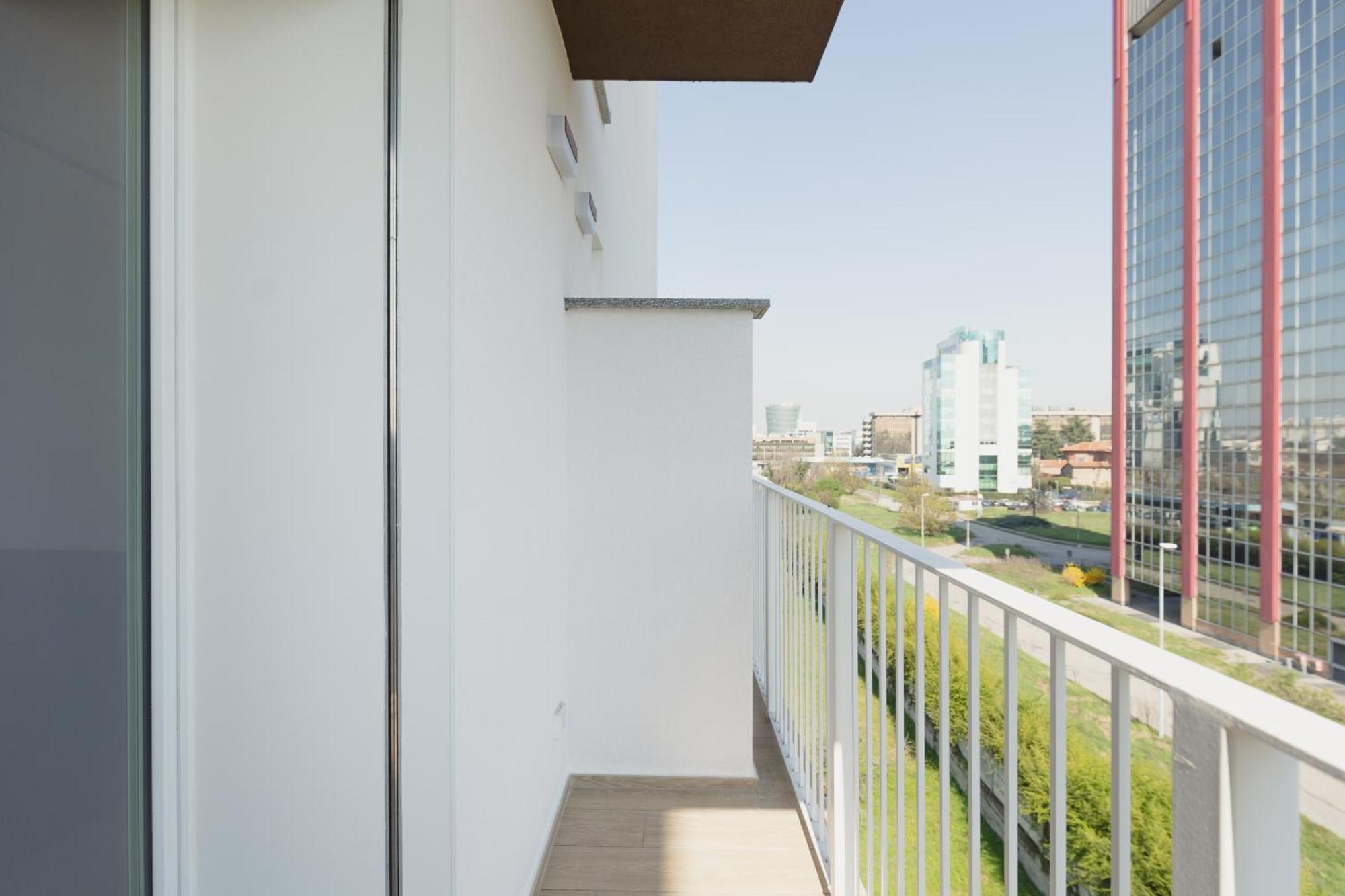 Gohost - Modern And Bright With Terrace And Balcony Appartement Milan
